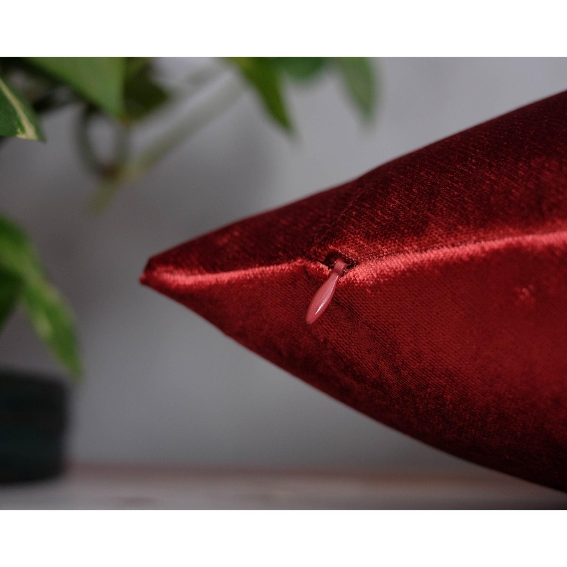 Parlak Şarap Kırmızısı Kadife Yılbaşı Yastık Kılıfı