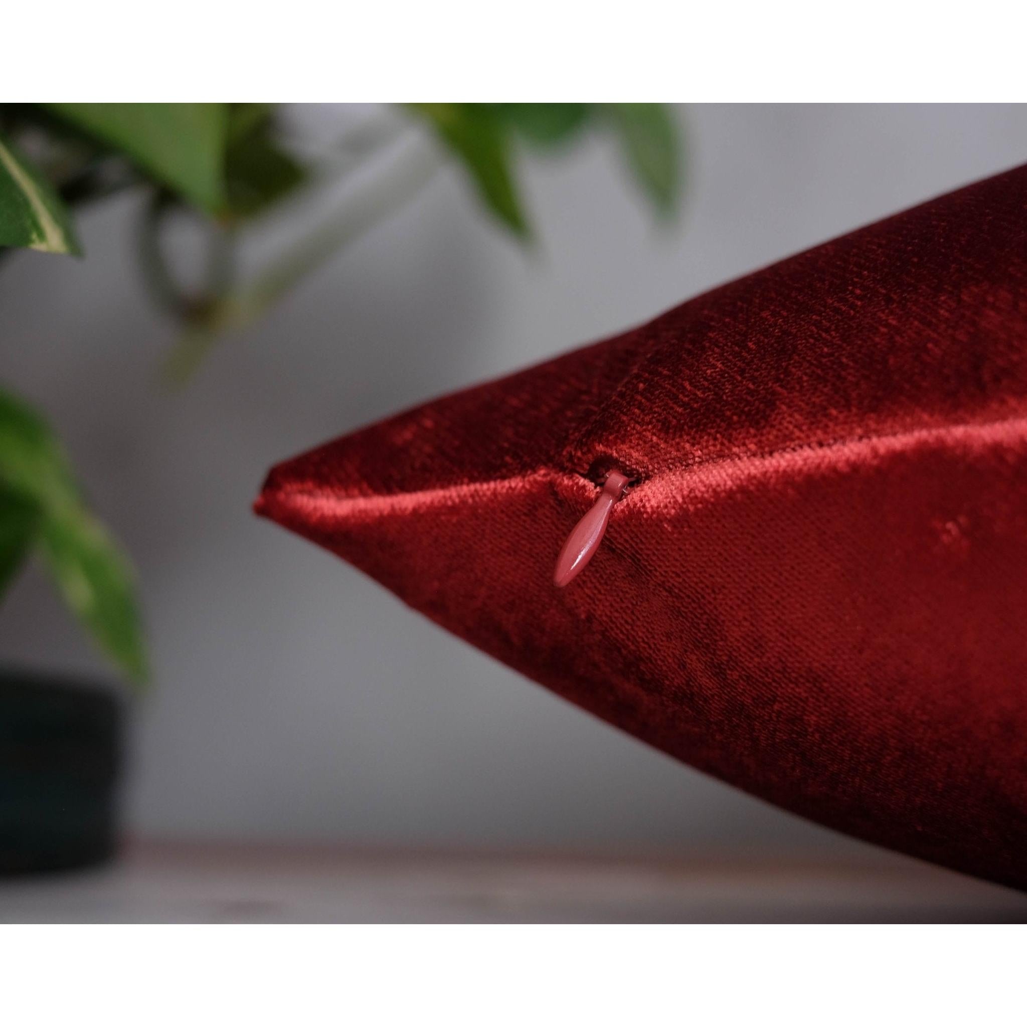 Parlak Şarap Kırmızısı Kadife Yılbaşı Yastık Kılıfı