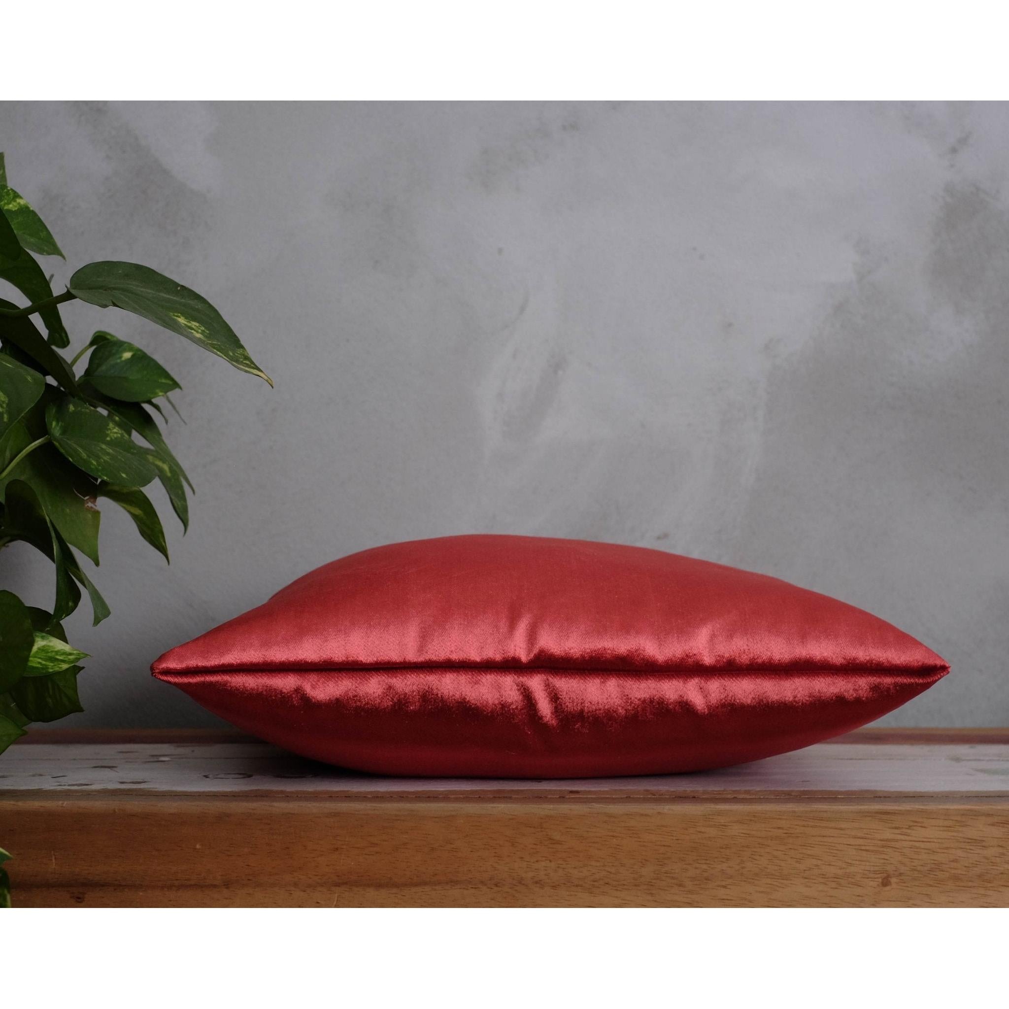 Parlak Şarap Kırmızısı Kadife Yılbaşı Yastık Kılıfı