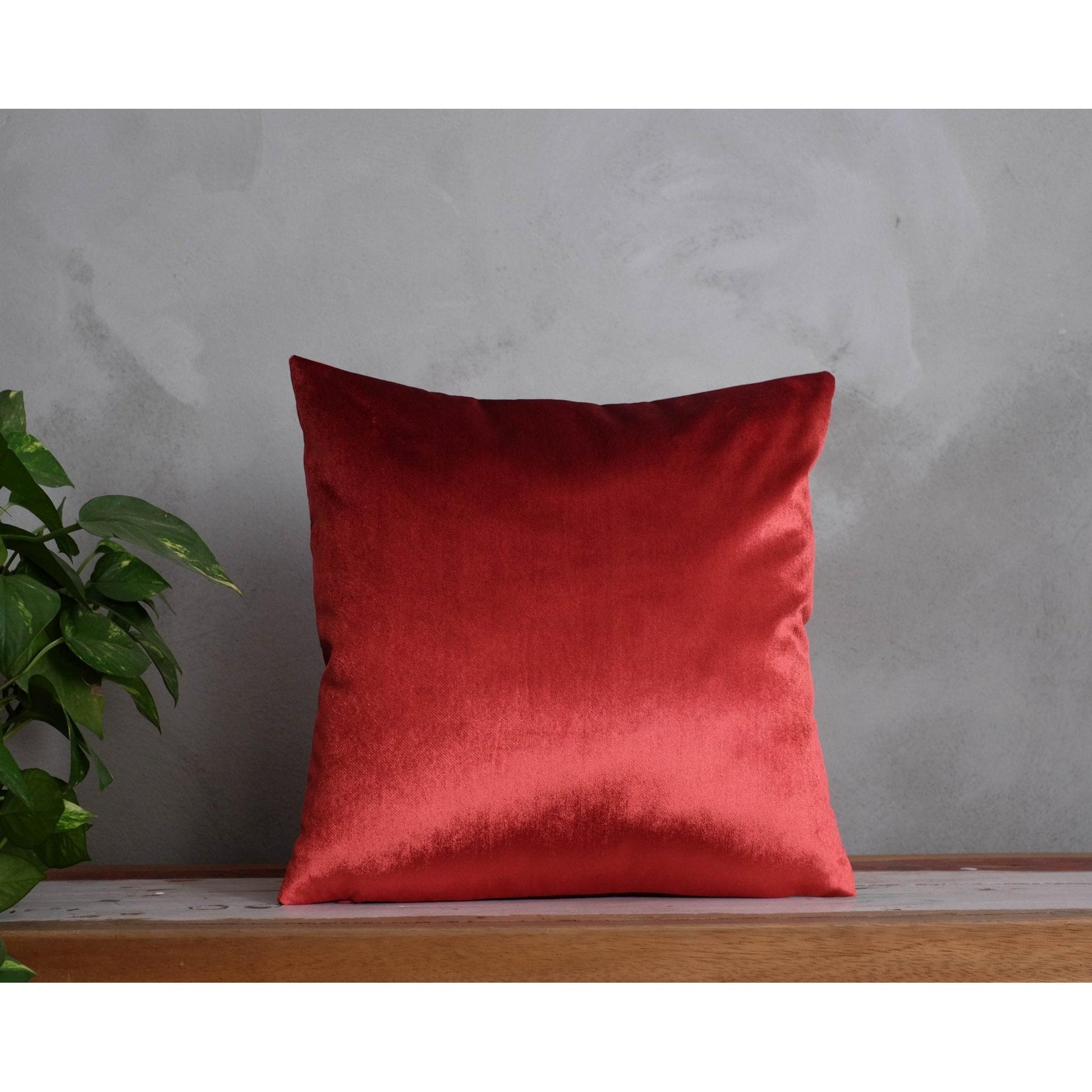 Parlak Şarap Kırmızısı Kadife Yılbaşı Yastık Kılıfı