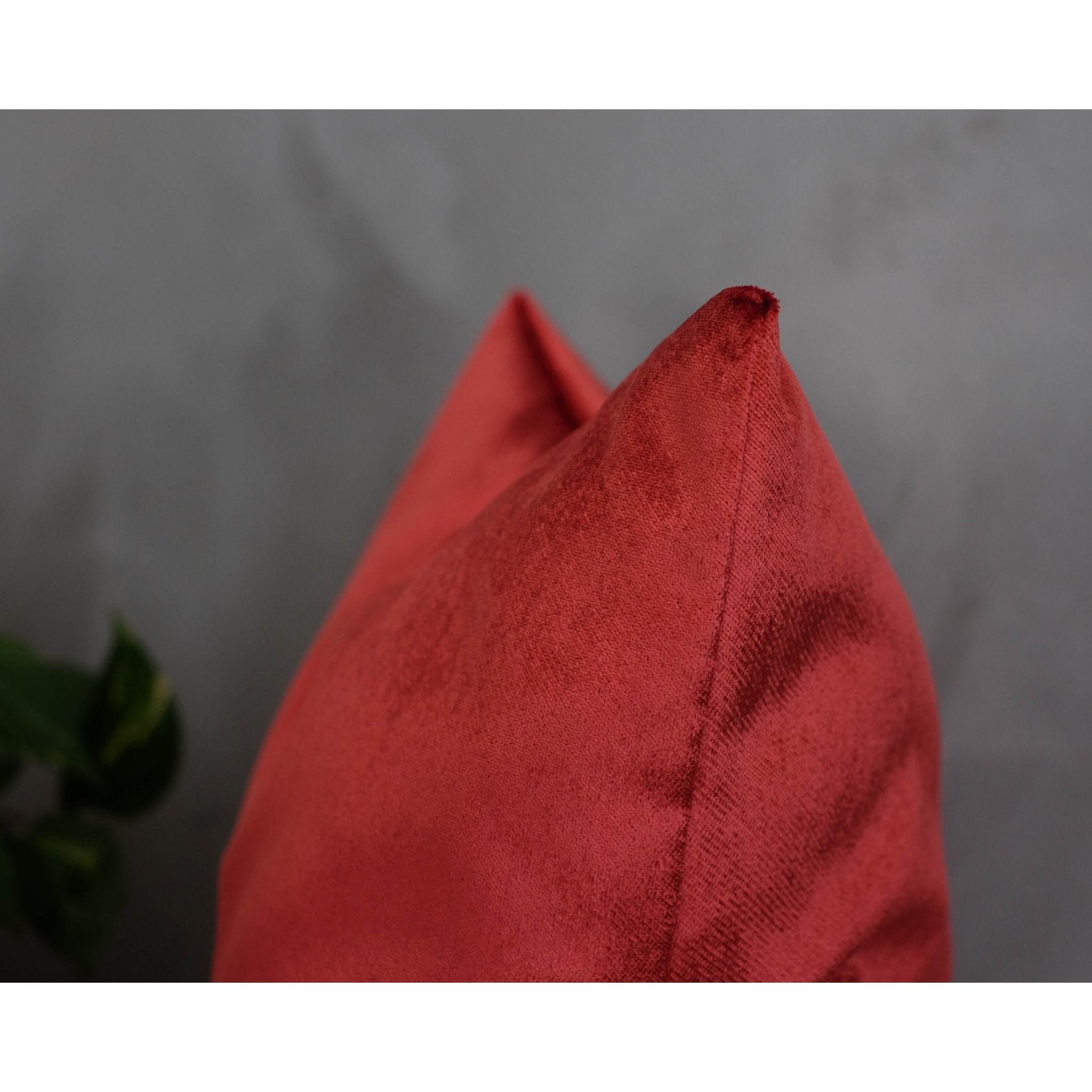 Parlak Şarap Kırmızısı Kadife Yılbaşı Yastık Kılıfı