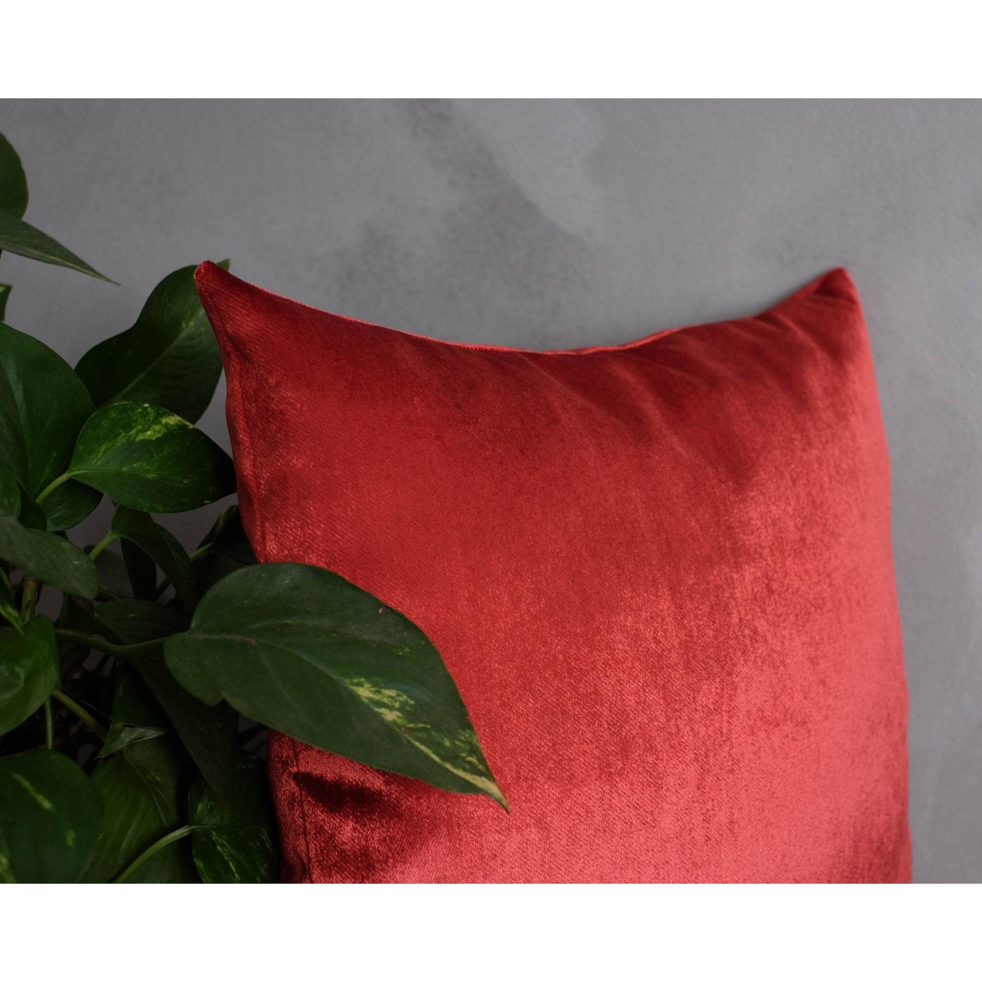 Parlak Şarap Kırmızısı Kadife Yılbaşı Yastık Kılıfı