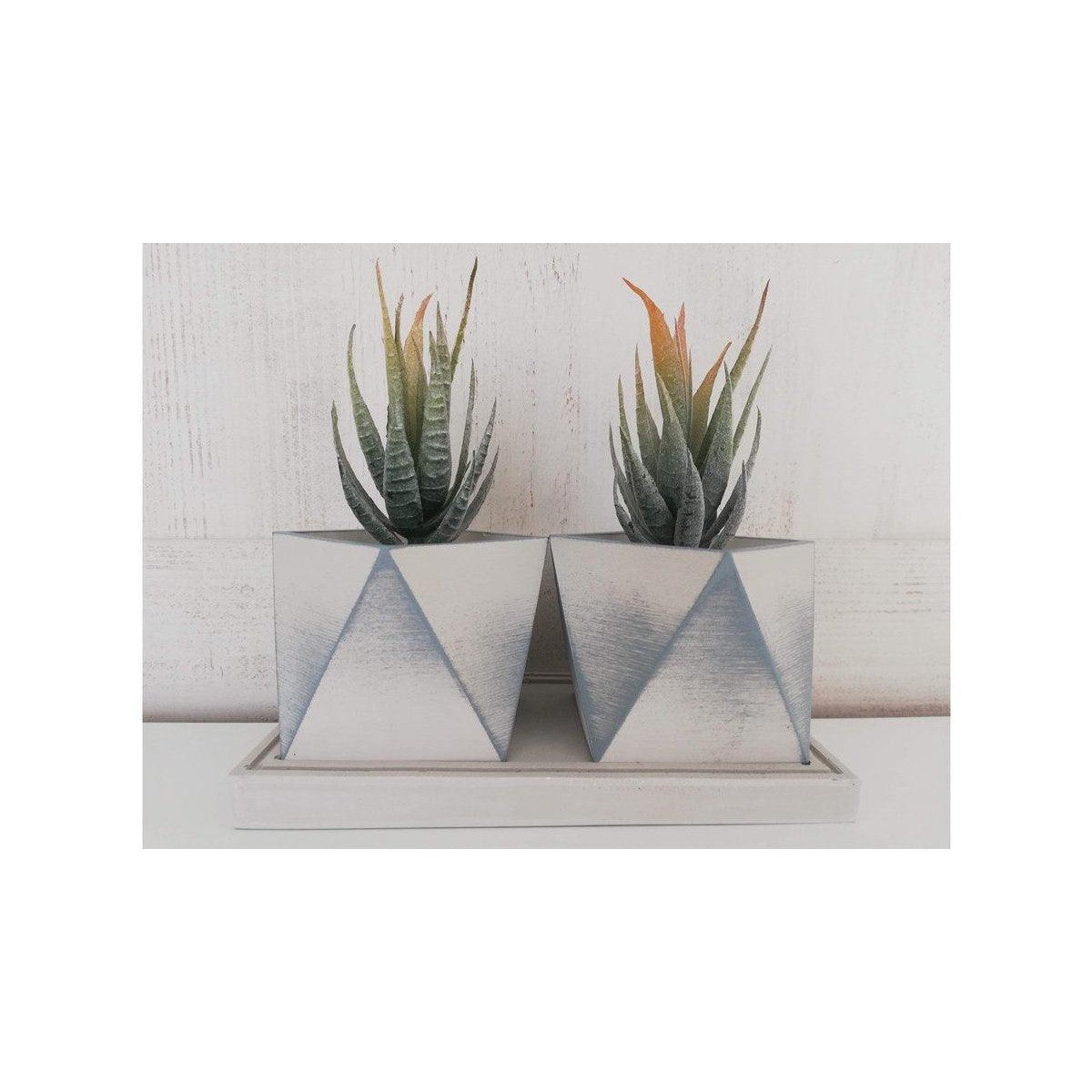 Piramit İkili Çiçekli Beton Saksı Seti