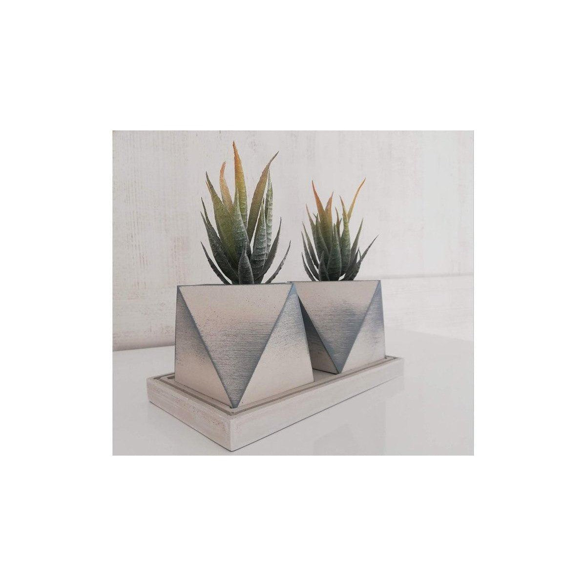 Piramit İkili Çiçekli Beton Saksı Seti