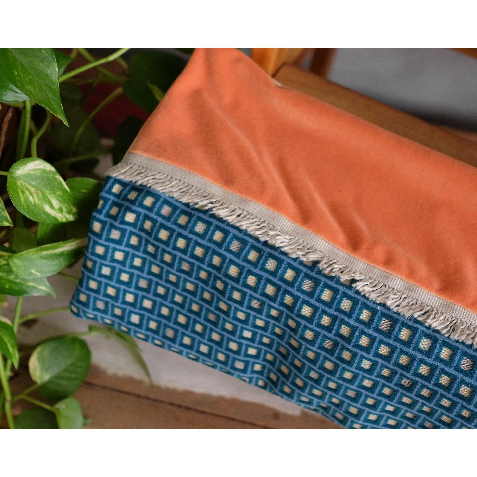 Somon & Petrol Mavisi Özel Tasarım Yastık Kılıfı