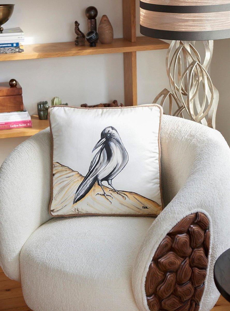 Kuzgun İpek Üzerine El Boyaması Kırlent