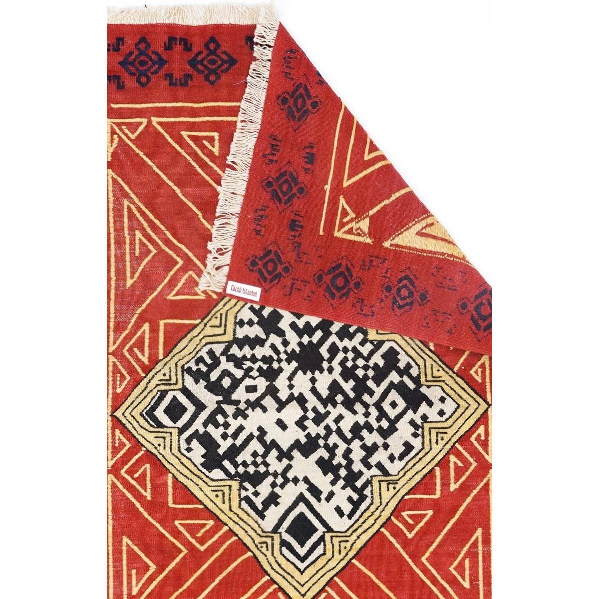 QR Cicim Tekniğiyle El Dokuması Kilim