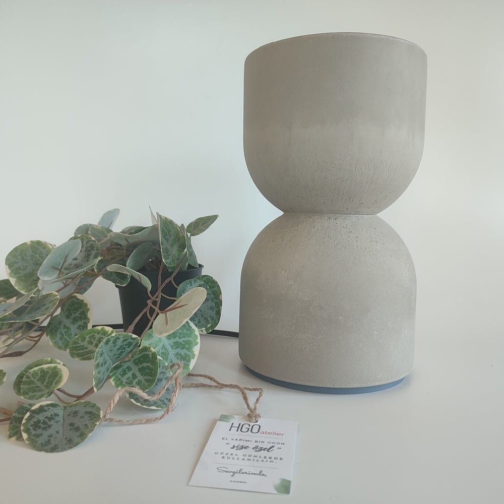 HGO ATELIER - U2 Beton Aydınlatma - Masa Lambası