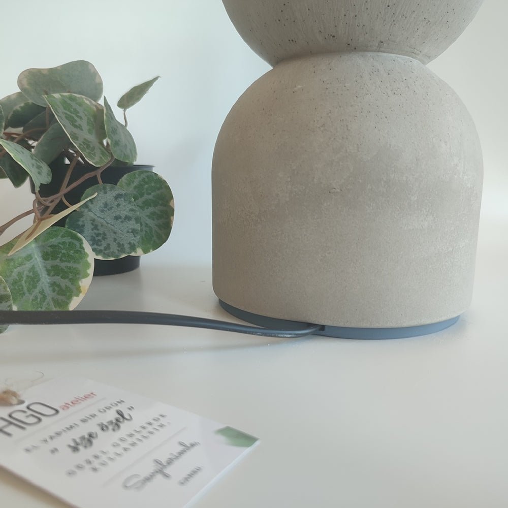 HGO ATELIER - U2 Beton Aydınlatma - Masa Lambası
