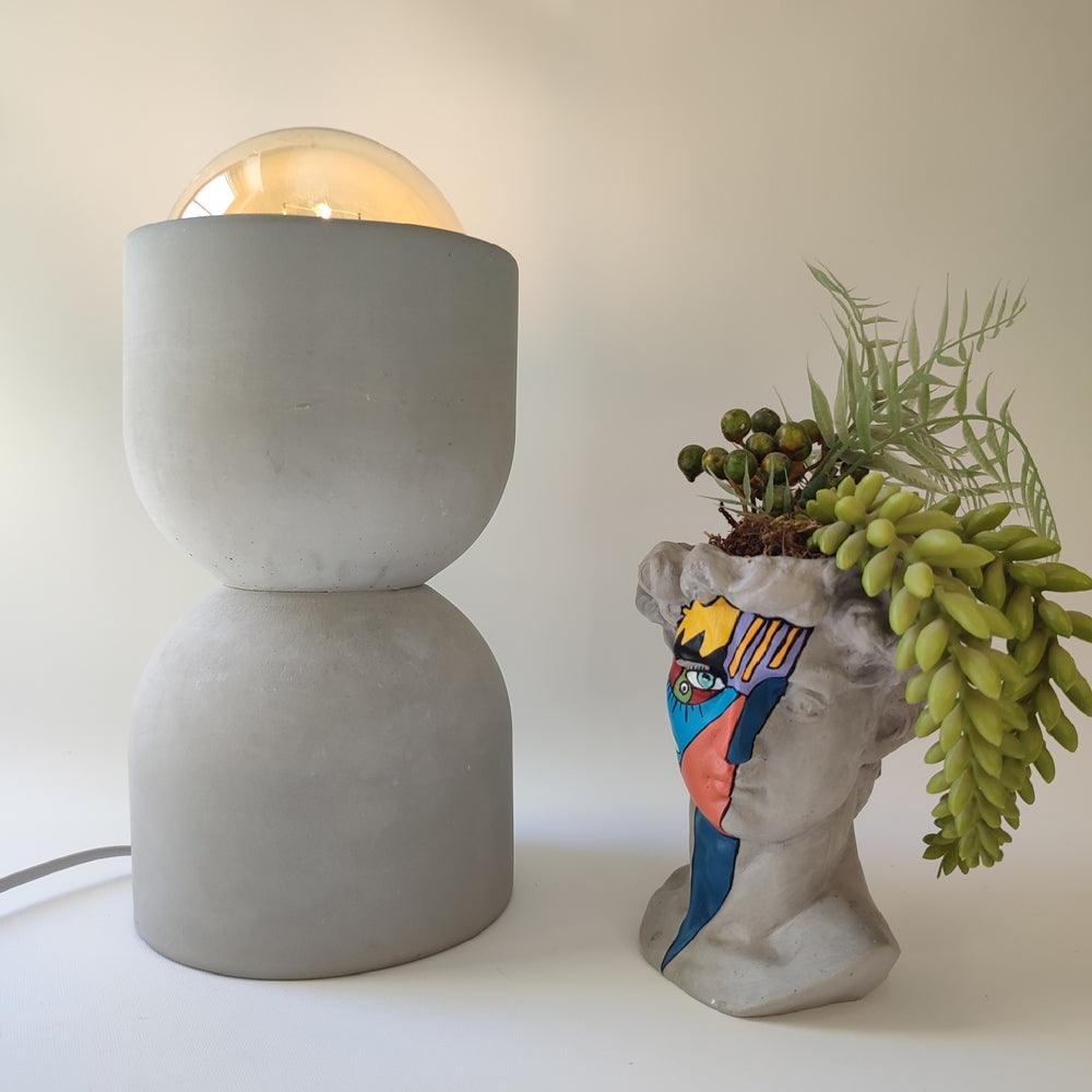 HGO ATELIER - U2 Beton Aydınlatma - Masa Lambası