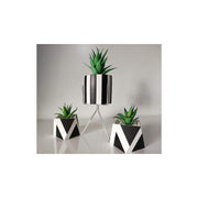 Stripe Metal Ayaklı Çiçekli Üçlü Dekoratif Beton Saksı Seti