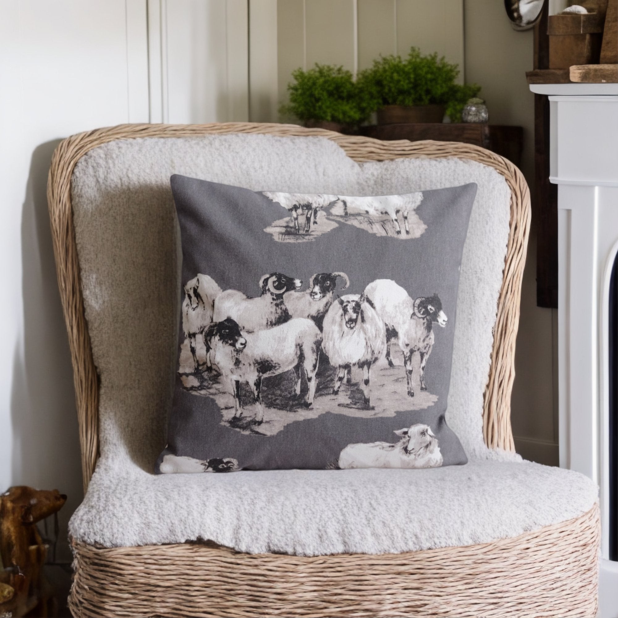 Funky Koyun Desenli Gri Kırlent Kılıfı