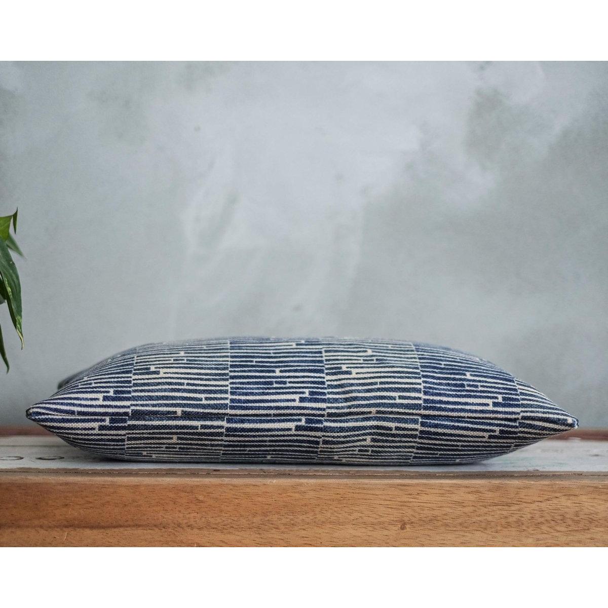 Lacivert Çizgili Keten Yastık Kılıfı