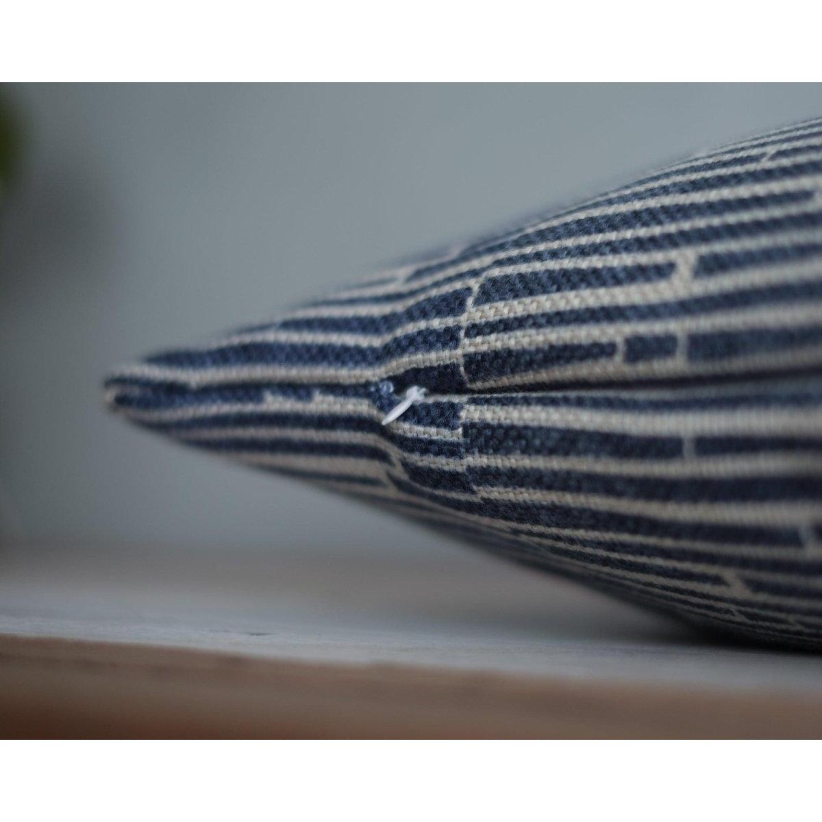 Lacivert Çizgili Keten Yastık Kılıfı