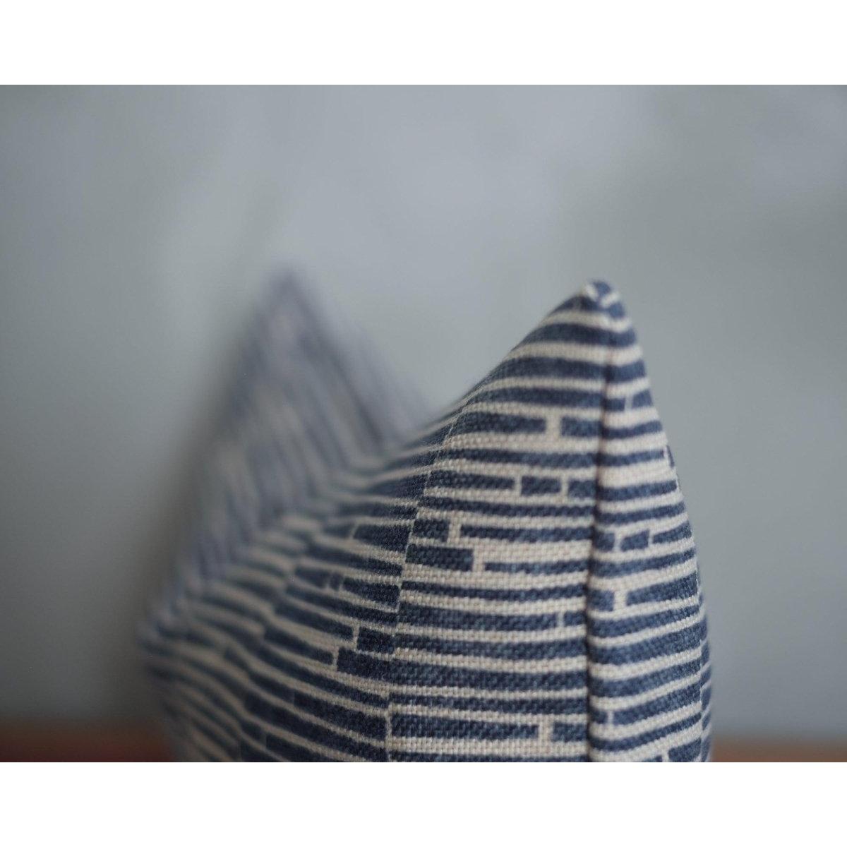 Lacivert Çizgili Keten Yastık Kılıfı