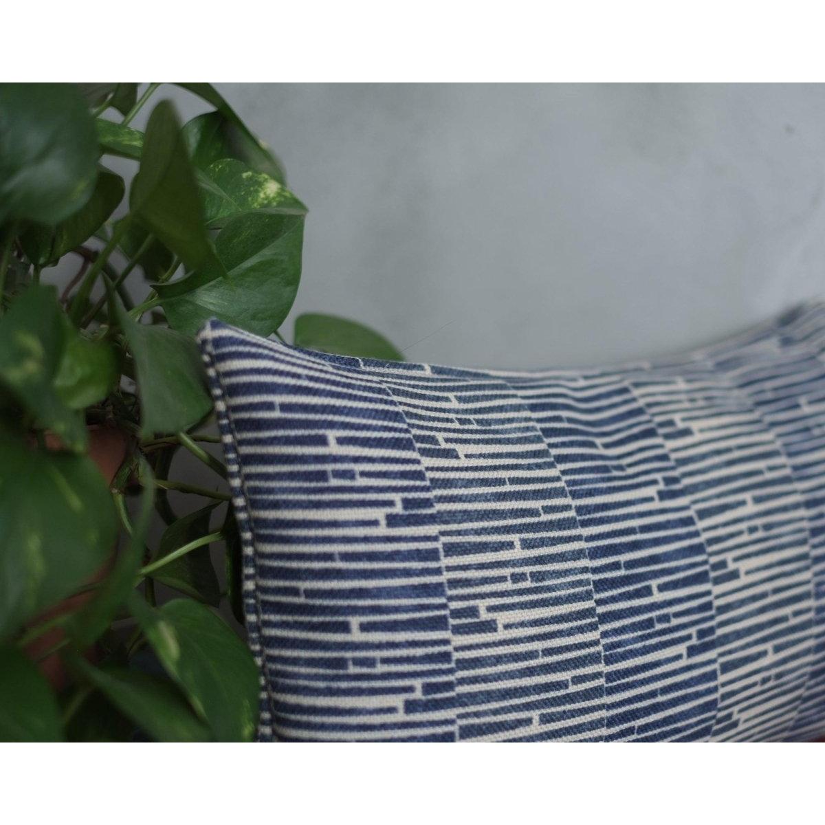 Lacivert Çizgili Keten Yastık Kılıfı