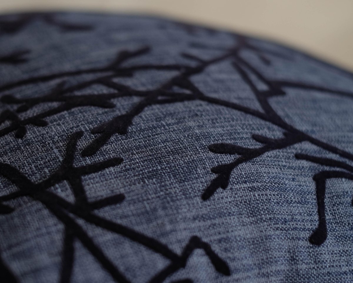 Koyu Mavi Kadife Dallar Modern Kırlent Kılıfı