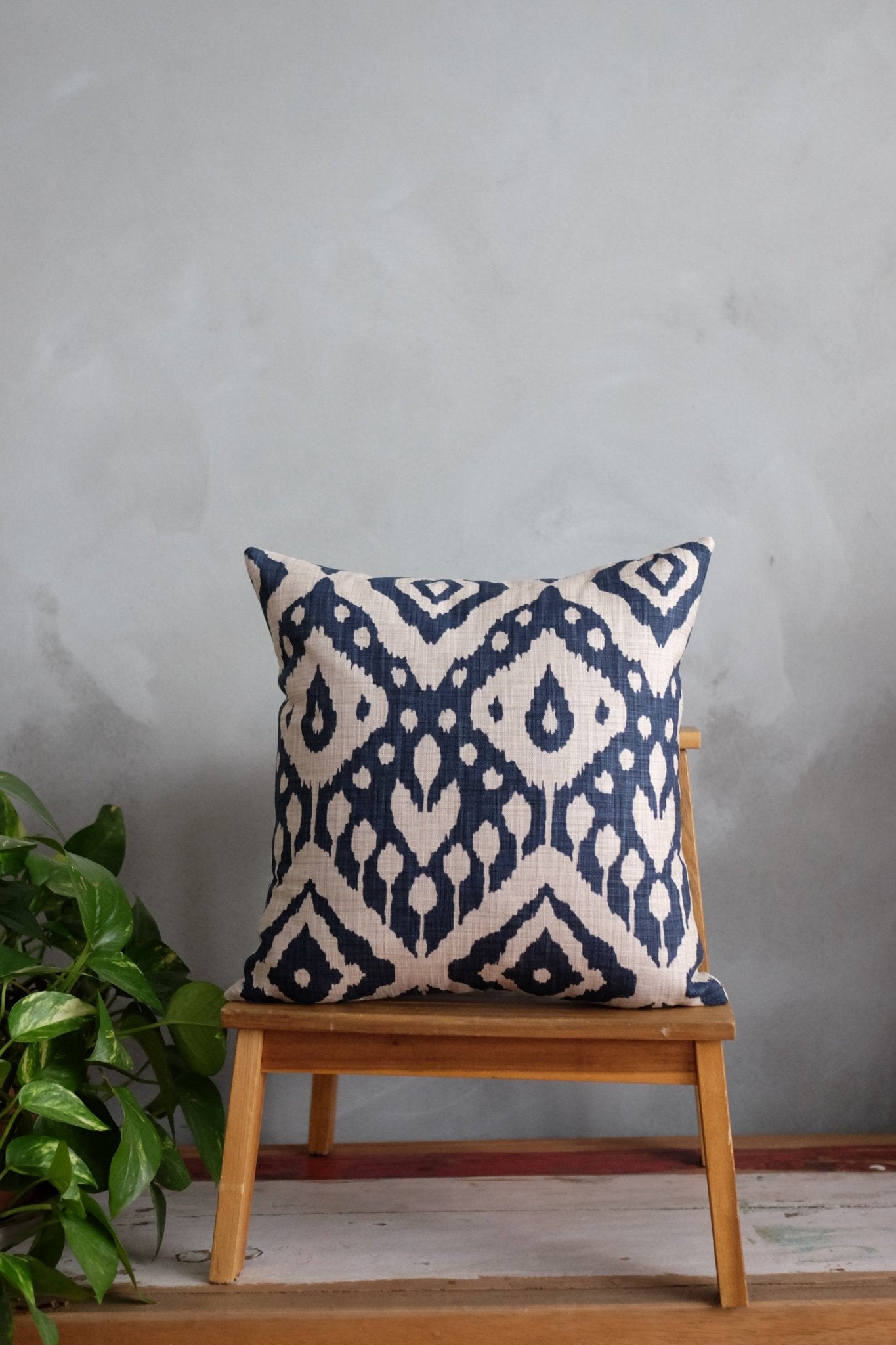 Lacivert Bej Oryantal Dizayn Kırlent Kılıfı