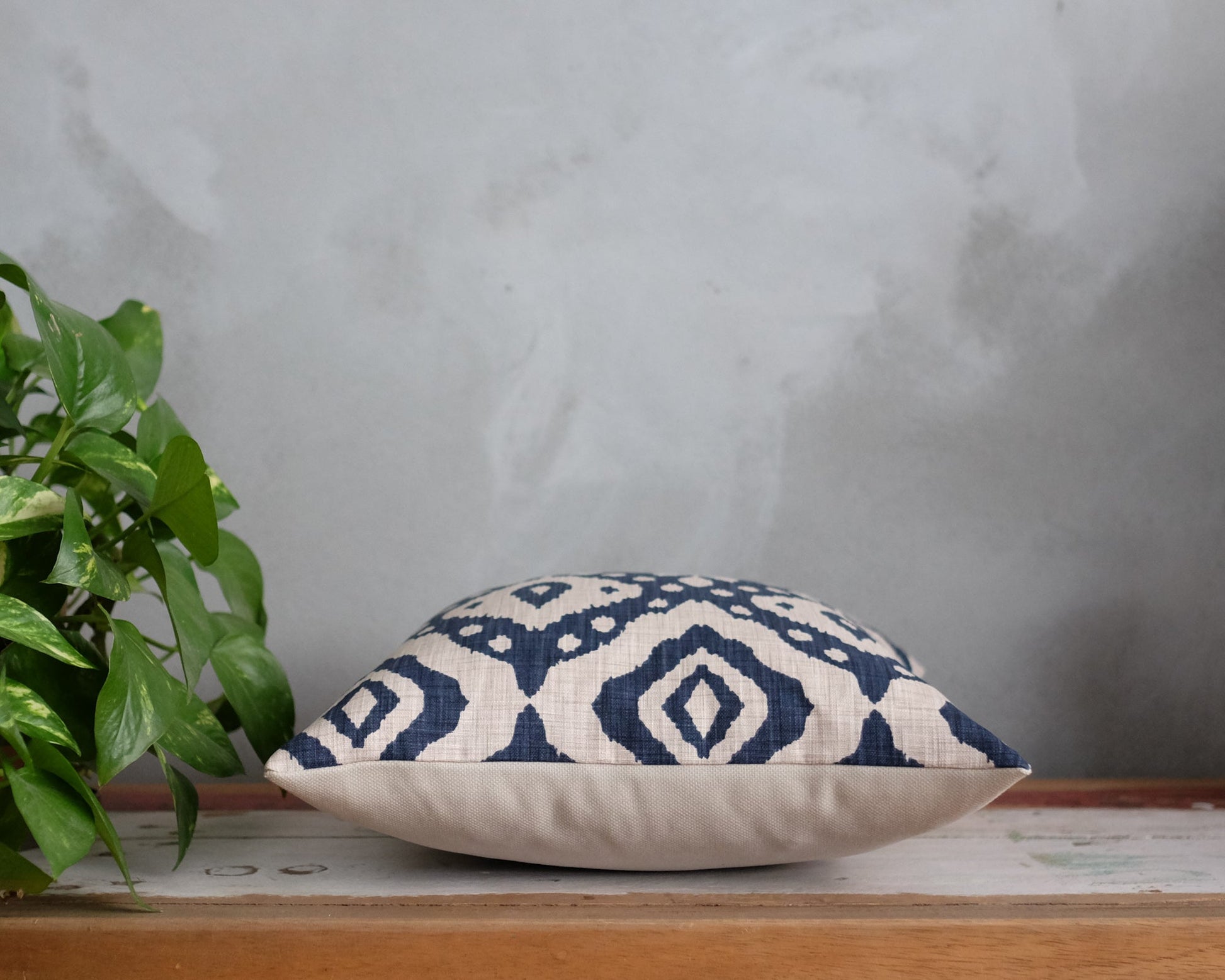 Lacivert Bej Oryantal Dizayn Kırlent Kılıfı