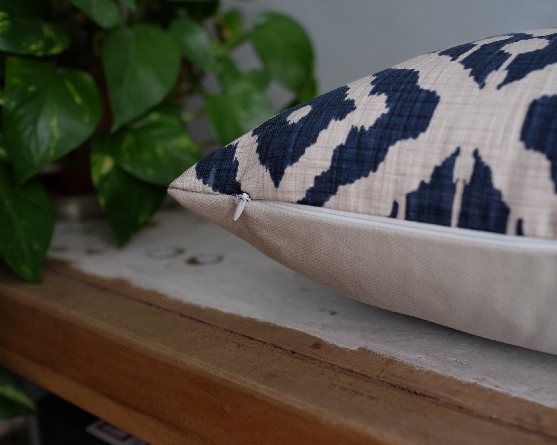 Lacivert Bej Oryantal Dizayn Kırlent Kılıfı