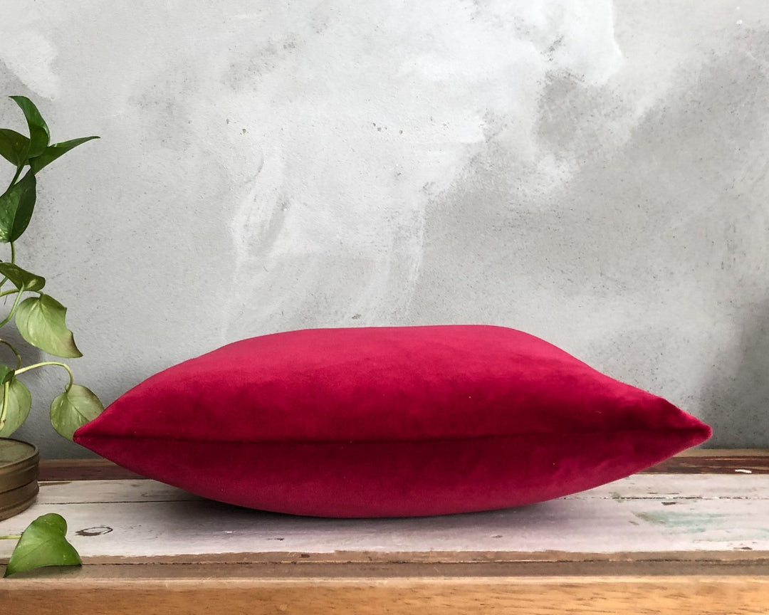 MILIVA HOME - Pantone Viva Magenta Pembe Kadife Yastık Kılıfı - Kırlent Kılıfı