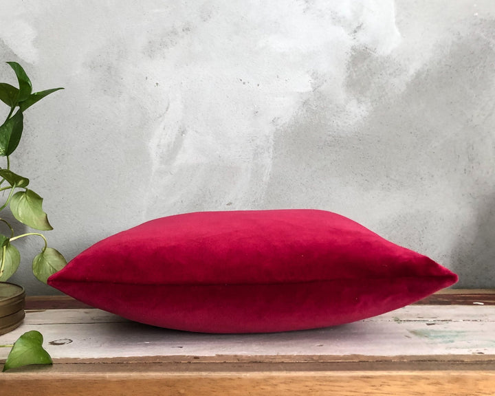 MILIVA HOME - Pantone Viva Magenta Pembe Kadife Yastık Kılıfı - Kırlent Kılıfı