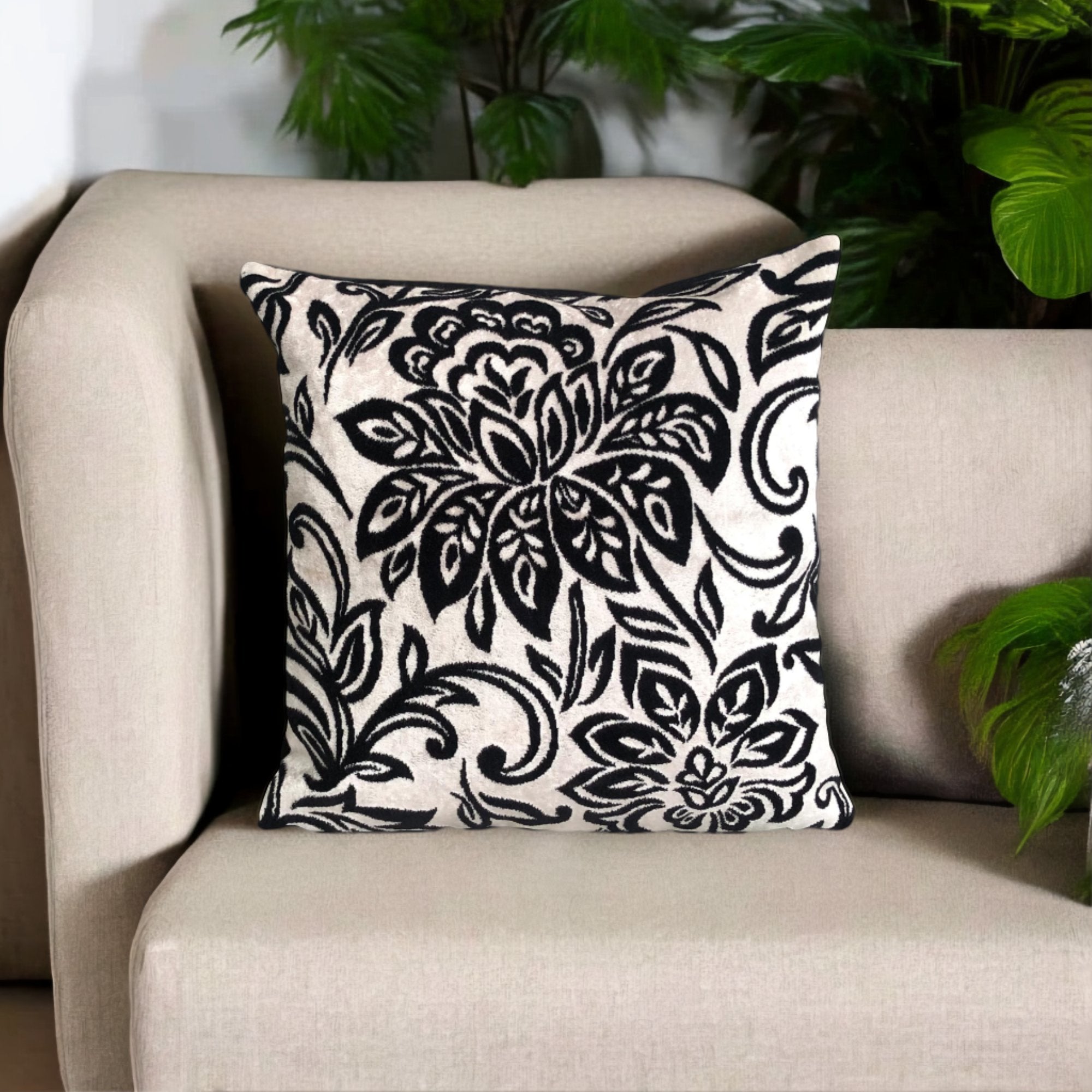 Siyah Beyaz Gothic Kadife Yastık Kılıfı