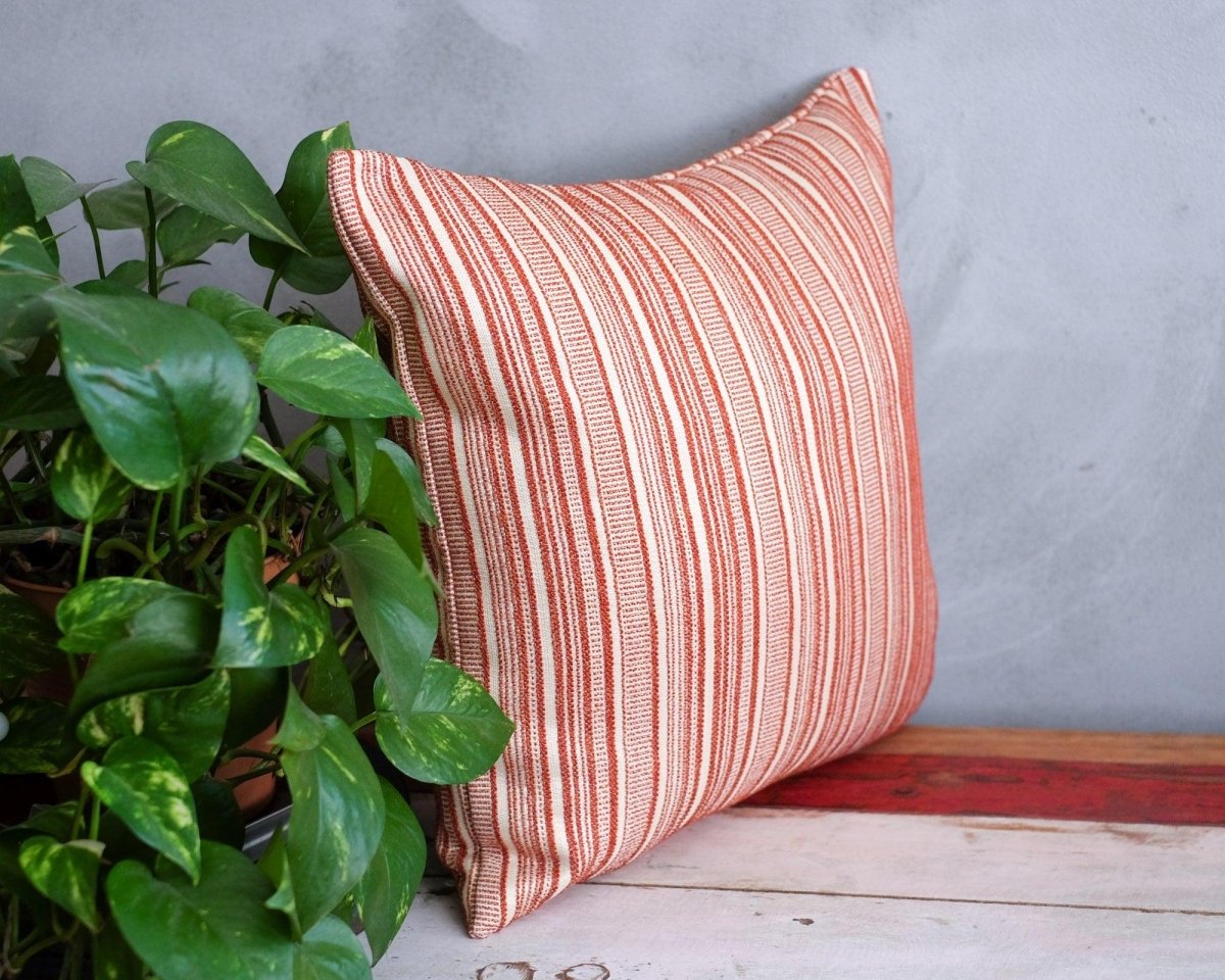 Terra Cotta Dokulu Çizgili Yastık Kılıfı