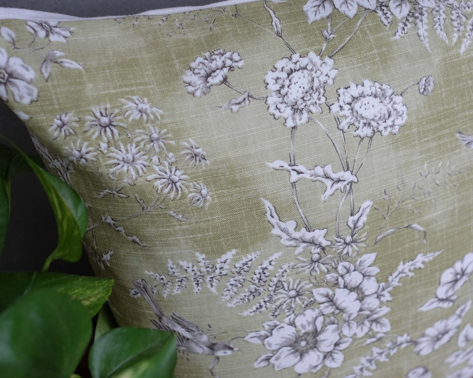 Zeytin Yeşili Toile Kuş ve Çiçek Desenli Yastık Kılıfı